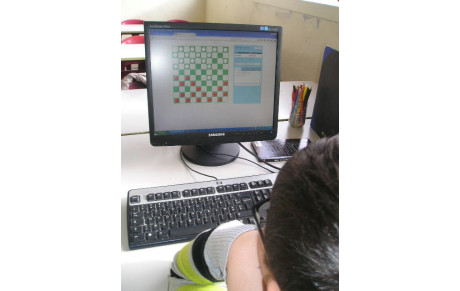 Jouer en ligne au Jeu de Dames au collège d'Aillant sur Tholon 89 le jeudi ; c'est possible !