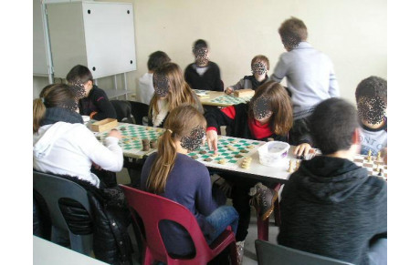Les jeunes aiment jouer au Jeu de Dames ! faut-il encore que les parents en soient convaincus !